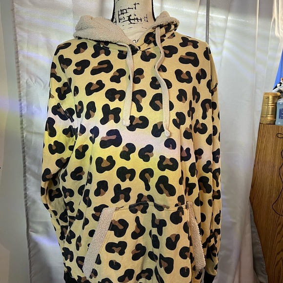 Like Love Leopard Print Hoodie - Picture 2 of 4